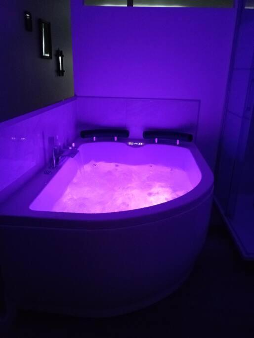 לה-רוש-סור-יון Sejour Sauna Et Jacuzzi Cocon מראה חיצוני תמונה
